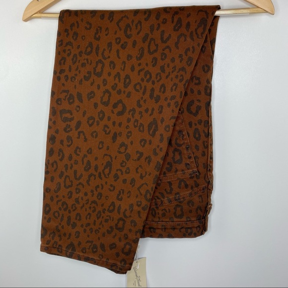 NWT UNIVERSAL THREAD Super High Rise Vintage Straight Leopard Jeans - Picture 10 of 16